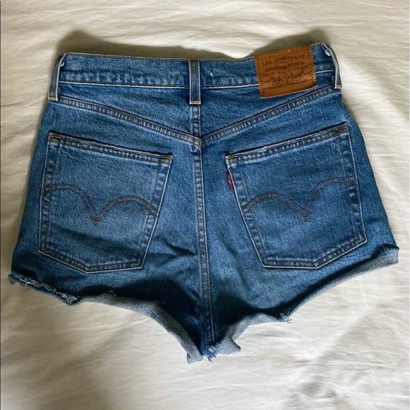 Levi’s ribcage Jean shorts - Picture 2 of 5